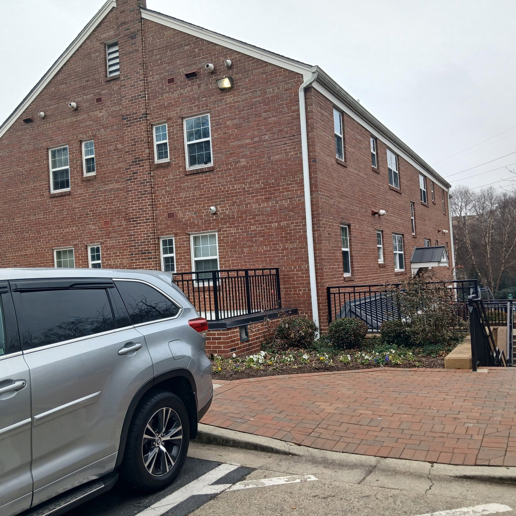 Buchanan Gardens Side