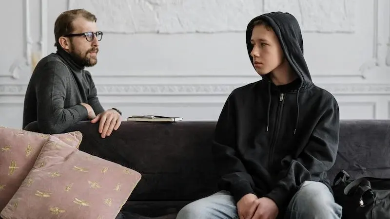 Struggling teen meeting with a therapist.